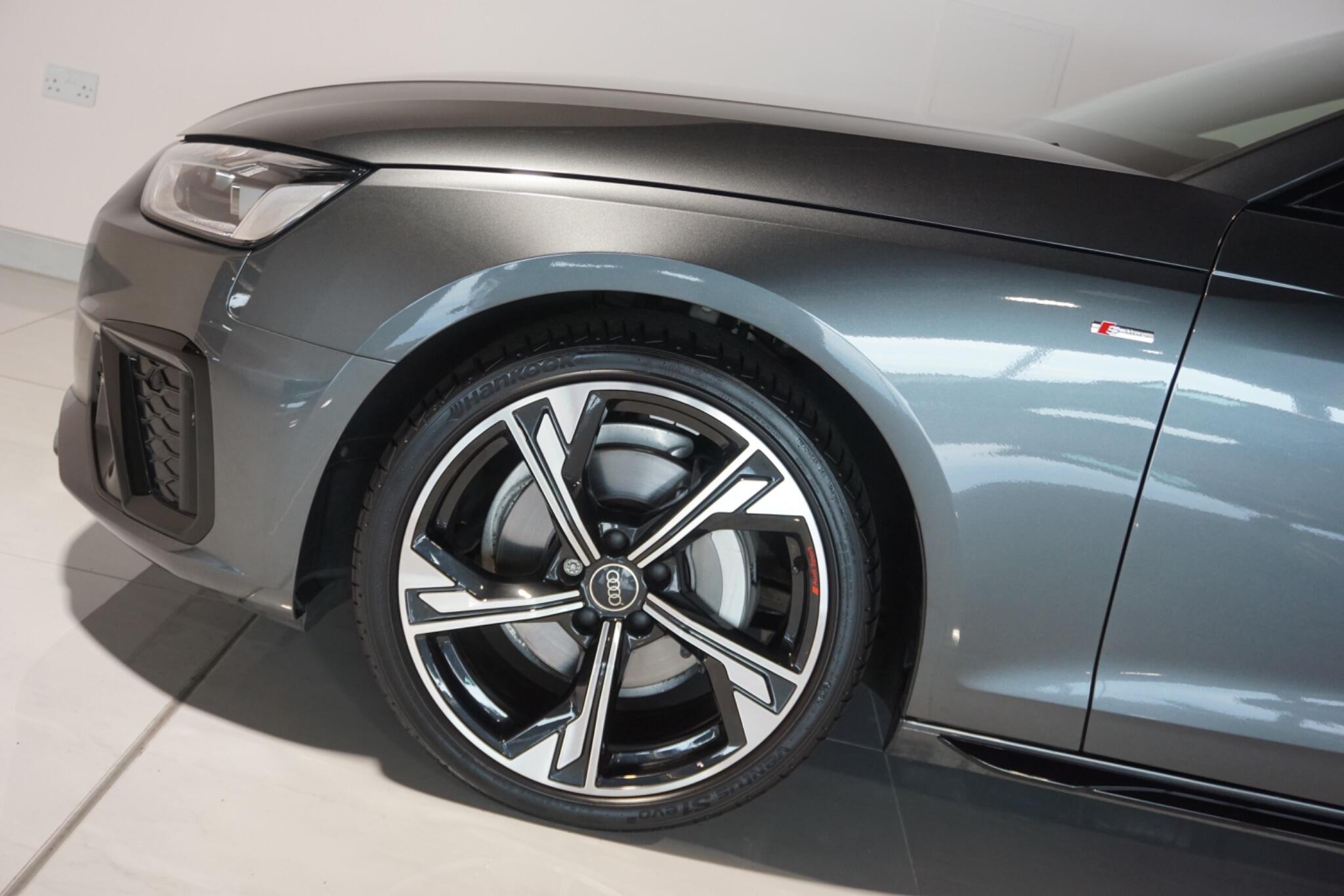 Audi A4 2.0 TDI 40 Black Edition Saloon 4dr Diesel S Tronic quattro Euro 6 (s/s) (204 ps)